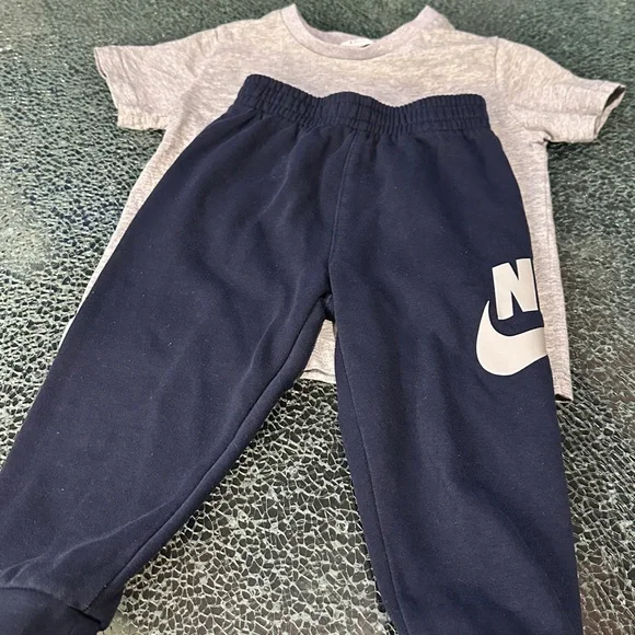 Dior Kids Gray Tee and Navy Joggers Set - Picture 4 of 6